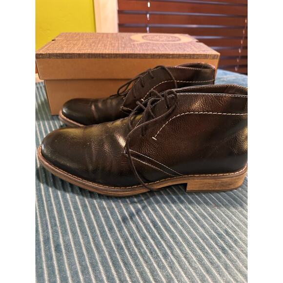 Born Men’s Black Leather Chukka Boots with Stitched Detail - Picture 1 of 4